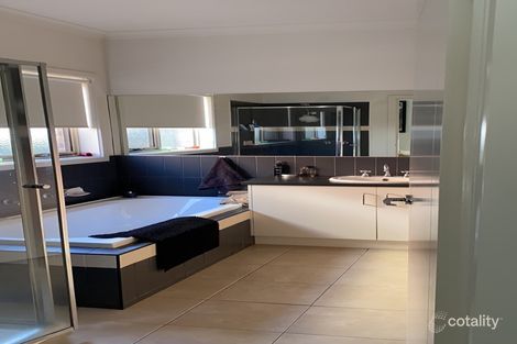 Property photo of 12 Lakeside Court Hamilton VIC 3300
