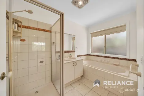 Property photo of 19 Wolsely Close Werribee VIC 3030