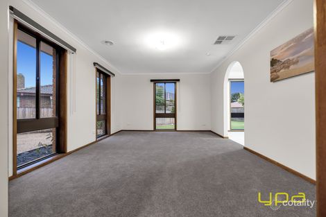 Property photo of 17 Marsden Court Cranbourne North VIC 3977