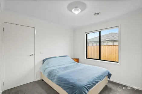 Property photo of 12 Greaves Crescent Kalkallo VIC 3064