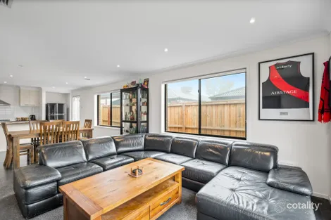 Property photo of 12 Greaves Crescent Kalkallo VIC 3064