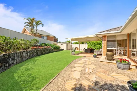 Property photo of 2 Cypress Close Springfield NSW 2250