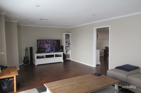 Property photo of 16 Manna Gum Court Carrum Downs VIC 3201