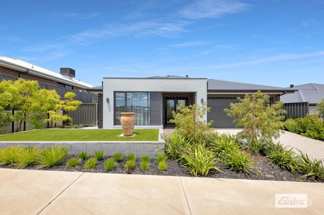 Property photo of 38 Hampshire Boulevard Leneva VIC 3691