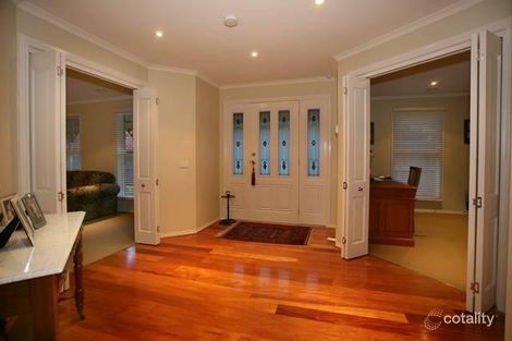 Property photo of 3 The Oval Berwick VIC 3806