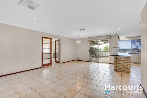 Property photo of 11 Lambourne Place Halls Head WA 6210