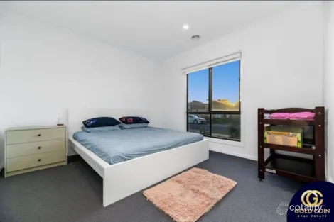 Property photo of 77 Pobblebonk Crescent Clyde North VIC 3978