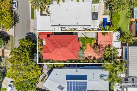 28 Montgomery Ave, Main Beach, QLD 4217