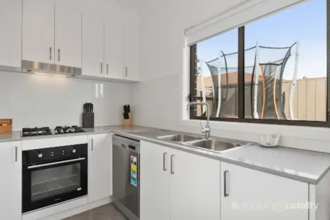 Property photo of 2/2 Cairns Street Rosebud VIC 3939