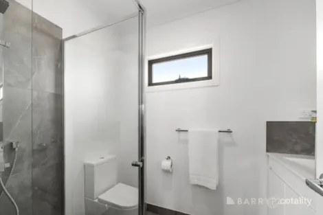 Property photo of 2/2 Cairns Street Rosebud VIC 3939