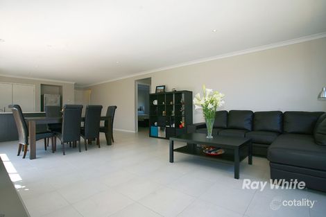 Property photo of 19 Wiltshire Avenue Cranbourne East VIC 3977