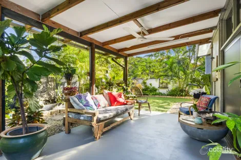 1/110 Wistaria St, Holloways Beach, QLD 4878
