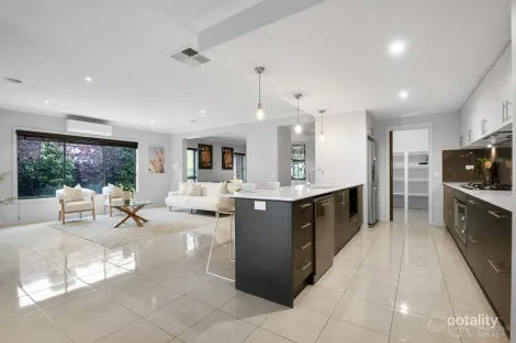 Property photo of 8 Newhaven Avenue St Albans Park VIC 3219