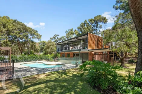 2 Pindari Rd, Lesmurdie, WA 6076