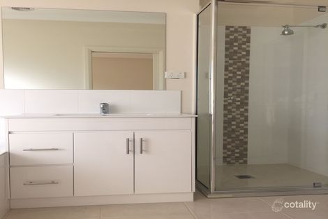 Property photo of 2/14 Castlecrag Close Endeavour Hills VIC 3802