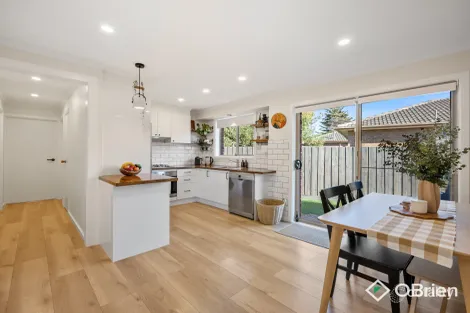 2/10 Sassafras Dr, Frankston, VIC 3199