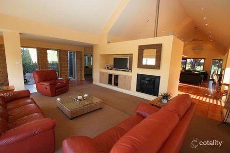 Property photo of 8 Dalray Crescent New Gisborne VIC 3438