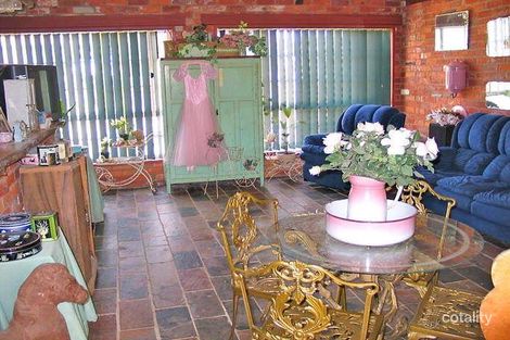 Property photo of 15 Kirrang Avenue Glenfield Park NSW 2650