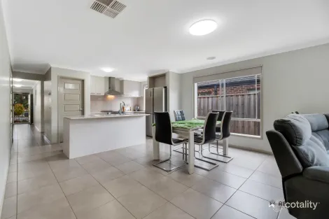 Property photo of 5 Oakbridge Street Weir Views VIC 3338