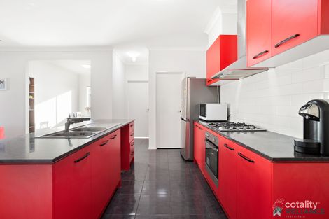 Property photo of 38 Edwin Close Manor Lakes VIC 3024