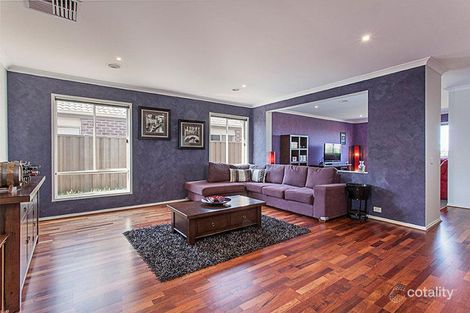 Property photo of 17 Carisbrook Circuit Truganina VIC 3029