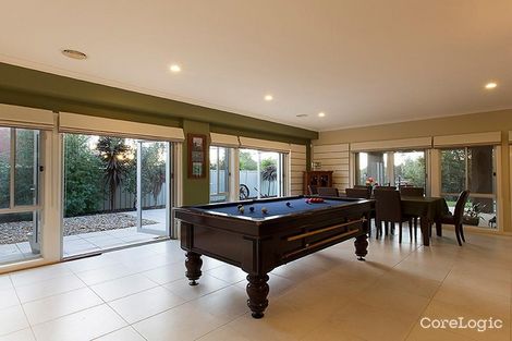 Property photo of 2 Waterford Close Caroline Springs VIC 3023