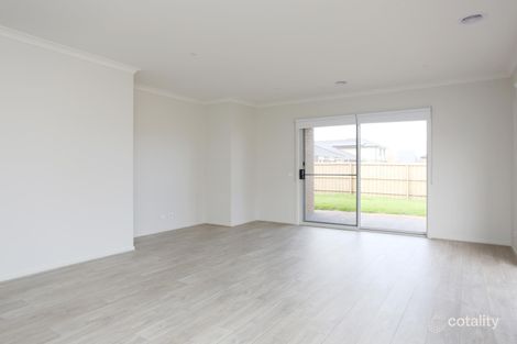 Property photo of 5 Overland Chase Werribee VIC 3030