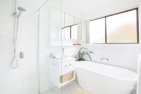 Property photo of 2/195 Central Street Labrador QLD 4215