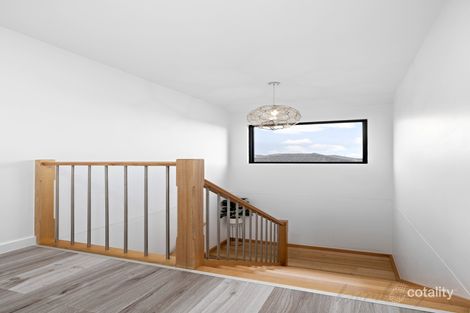 Property photo of 27 Bowenia Avenue Craigieburn VIC 3064