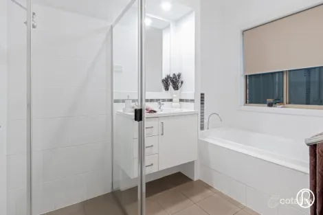 Property photo of 11 Hindmarsh Circuit Mawson Lakes SA 5095