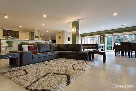 Property photo of 2 Waterford Close Caroline Springs VIC 3023