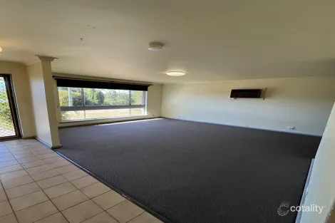 Property photo of 2 Maddox Place Parmelia WA 6167