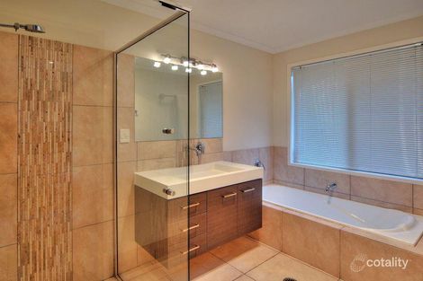 Property photo of 7 Napier Place Forest Lake QLD 4078