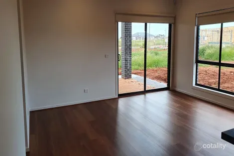 Property photo of 38 Whitecross Drive Thornhill Park VIC 3335