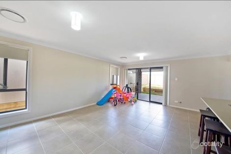 Property photo of 32 Pekin Street Spring Farm NSW 2570