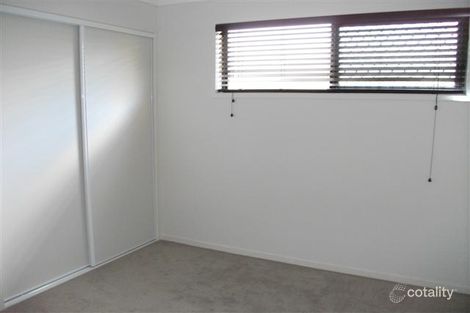 Property photo of 33 Shallow Bay Drive Springfield Lakes QLD 4300