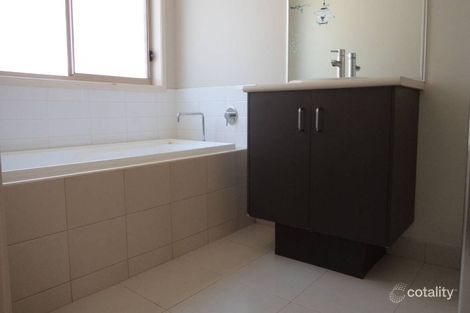 Property photo of 5 Weigall Close Caroline Springs VIC 3023