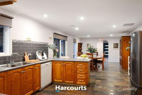 Property photo of 11 Garnet Close Narre Warren VIC 3805