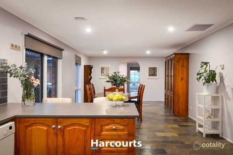 Property photo of 11 Garnet Close Narre Warren VIC 3805