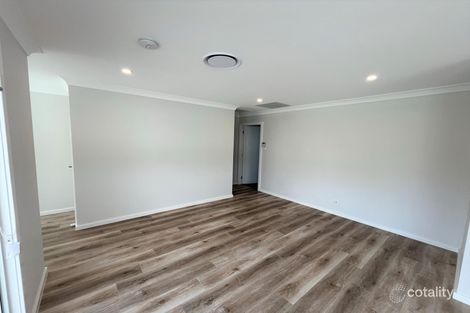 Property photo of 31 Saddleback Crescent Kembla Grange NSW 2526