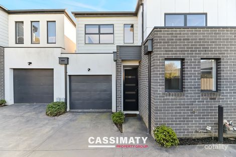 Property photo of 2/12 Mundaring Drive Cranbourne VIC 3977