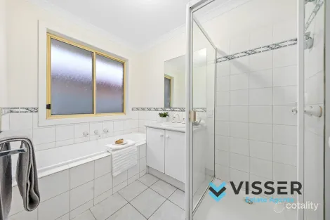 Property photo of 59 Forest Oak Drive Upper Ferntree Gully VIC 3156