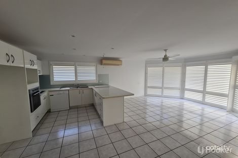 Property photo of 2 Squire Place Sandstone Point QLD 4511