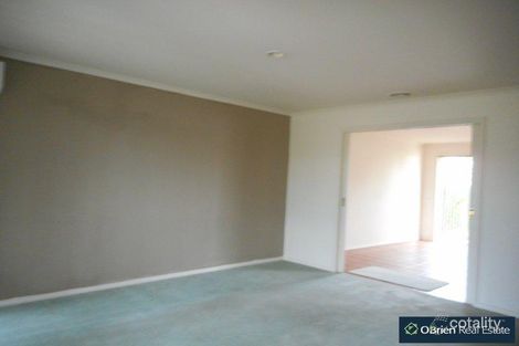 Property photo of 22/8 Monteith Crescent Endeavour Hills VIC 3802