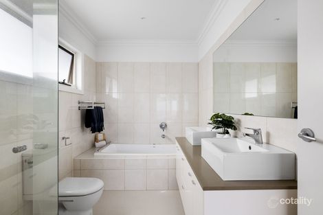 67b Raynes Park Rd, Hampton, VIC 3188