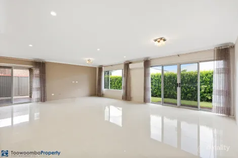 Property photo of 3 Fallon Drive Middle Ridge QLD 4350