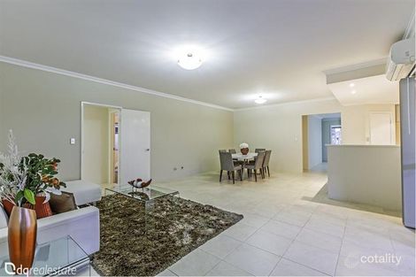 Property photo of 12 Willeroo Chase Carramar WA 6031