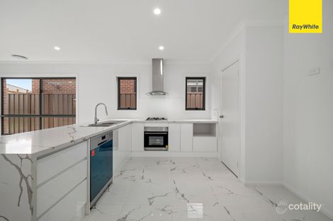 Property photo of 21 Ambervue Drive Cobblebank VIC 3338