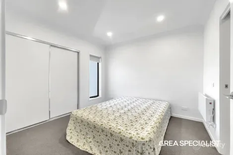 Property photo of 8 Torchlight Way Berwick VIC 3806