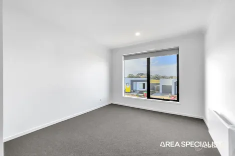 Property photo of 8 Torchlight Way Berwick VIC 3806